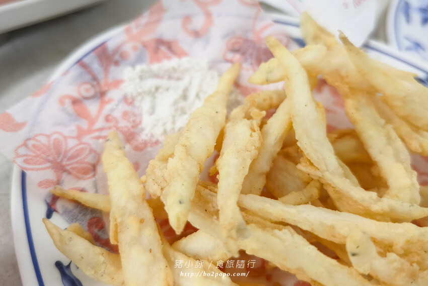 高雄。旗津》旗后活海產店。海產一條街上的40年老店