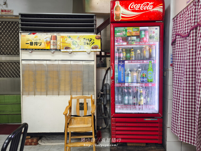 高雄。旗津》旗后活海產店。海產一條街上的40年老店