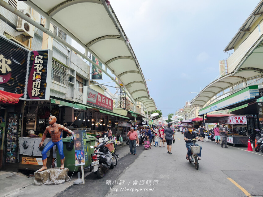 高雄。旗津》旗后活海產店。海產一條街上的40年老店