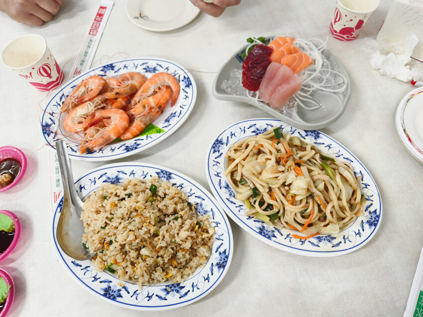 高雄。旗津》旗后活海產店。海產一條街上的40年老店