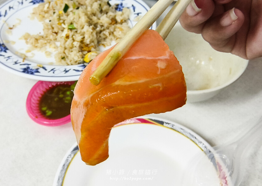 高雄。旗津》旗后活海產店。海產一條街上的40年老店