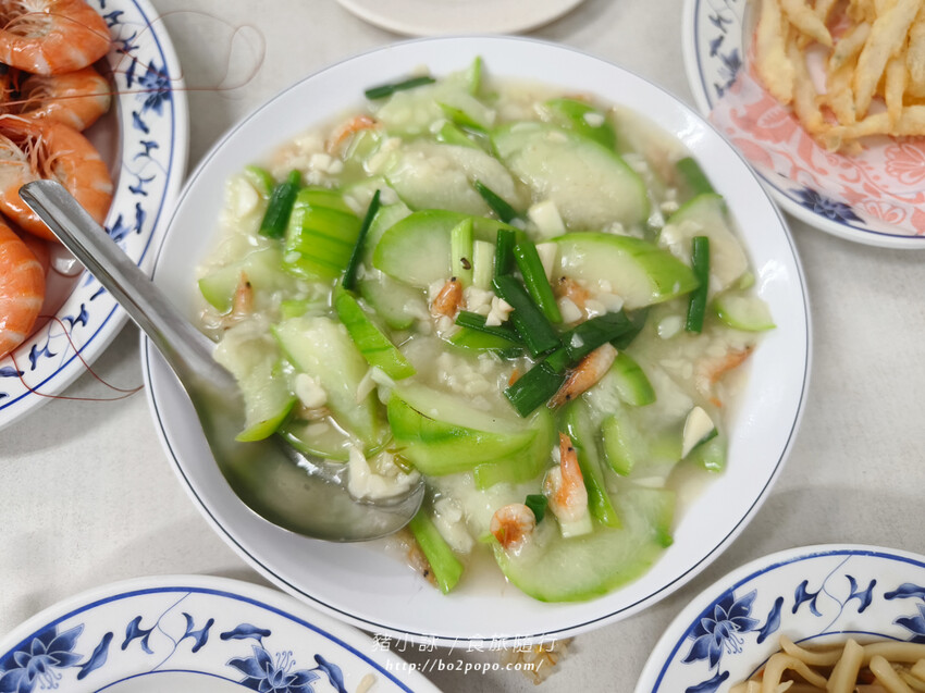 高雄。旗津》旗后活海產店。海產一條街上的40年老店