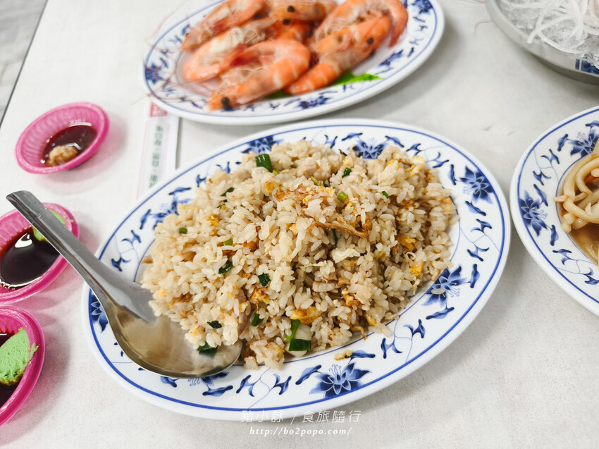 高雄。旗津》旗后活海產店。海產一條街上的40年老店