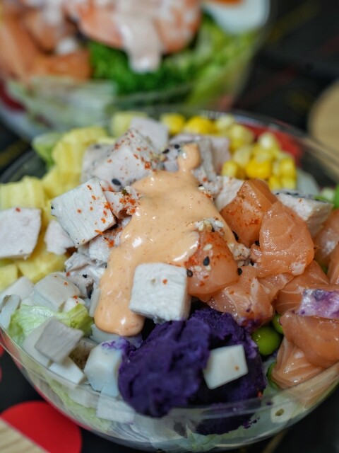 【高雄食記】全台首創波奇碗透明外帶球〔 Poke Go 波奇走走 〕插旗南台灣於高雄展店新開幕！每碗120元起。