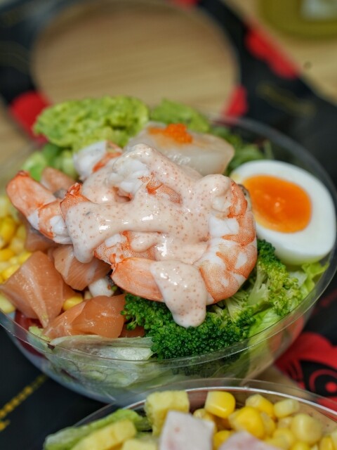 【高雄食記】全台首創波奇碗透明外帶球〔 Poke Go 波奇走走 〕插旗南台灣於高雄展店新開幕！每碗120元起。