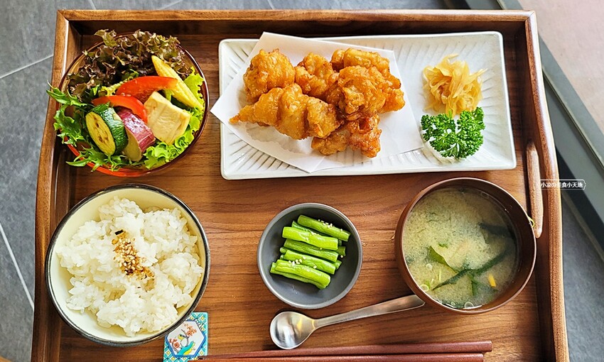 台中市北區MOBU CAFE｜IG人氣手作甜點轉型賣定食、咖啡、依舊有提供美味的甜點唷！