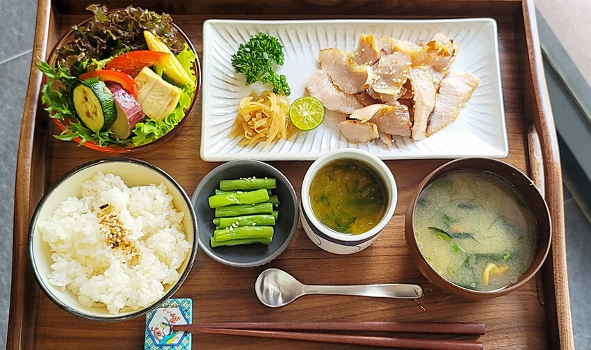 台中市北區MOBU CAFE｜IG人氣手作甜點轉型賣定食、咖啡、依舊有提供美味的甜點唷！