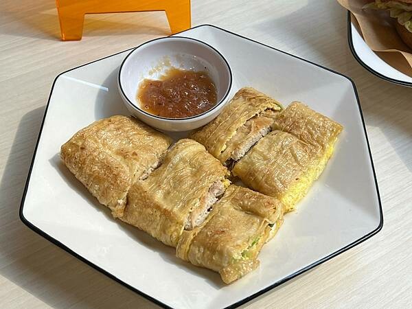 (中壢早餐)落兒逅叻谷早餐店~健康營養又美味早餐!豆皮蛋餅、 (中壢早餐)落兒逅叻谷早餐店~健康營養又美味早餐!豆皮蛋餅、