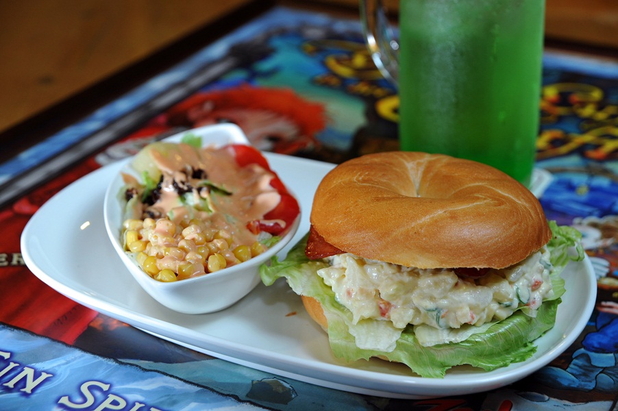 吃飯不怕沒話聊~近百種的桌上遊戲任你玩!!!