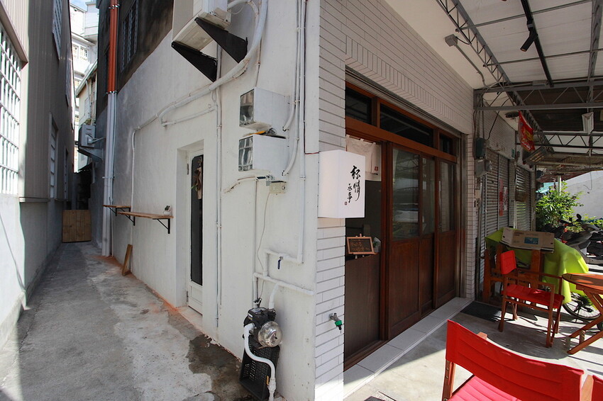 台南市南區吃。台南市｜南區。「杯情丞事」新店報報!!!!隱身在巷弄超美味日式漢堡店，獨家手作火燒蝦塔塔堡全新上市「