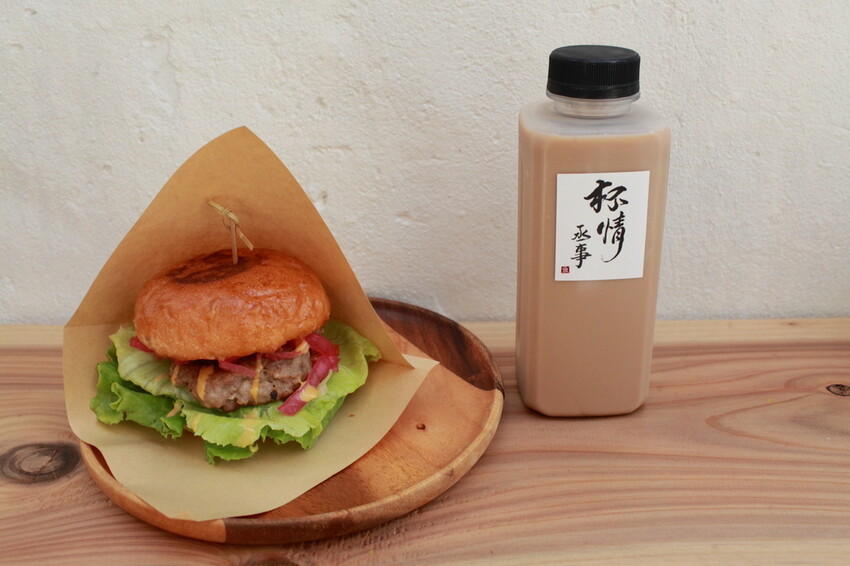 台南市南區吃。台南市｜南區。「杯情丞事」新店報報!!!!隱身在巷弄超美味日式漢堡店，獨家手作火燒蝦塔塔堡全新上市「