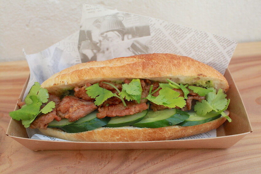 台南市南區吃。台南市｜南區。「杯情丞事」新店報報!!!!隱身在巷弄超美味日式漢堡店，獨家手作火燒蝦塔塔堡全新上市「