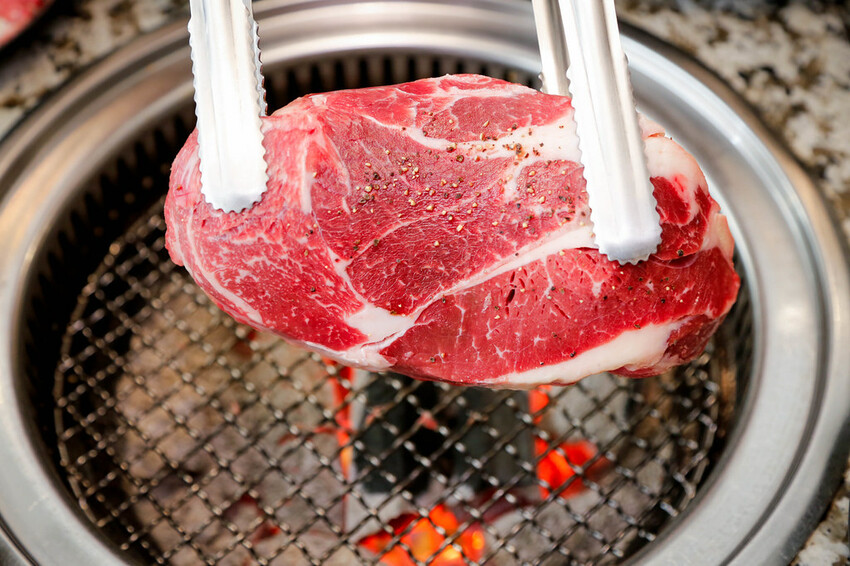 桃園燒肉饗宴每人599起隨你點~必點比臉大牛排．安格斯16oz嫩肩牛排、澳洲M9和牛~夜晚九點後免費升級飲品．Oh ! Yaki 精緻燒肉吃到飽-中壢店|