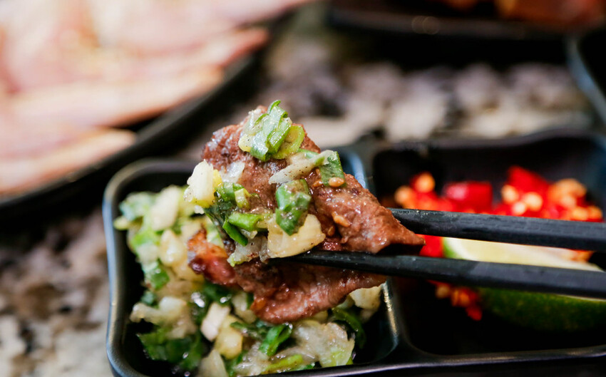 桃園燒肉饗宴每人599起隨你點~必點比臉大牛排．安格斯16oz嫩肩牛排、澳洲M9和牛~夜晚九點後免費升級飲品．Oh ! Yaki 精緻燒肉吃到飽-中壢店|