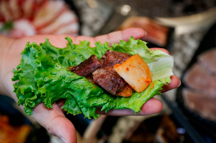 桃園燒肉饗宴每人599起隨你點~必點比臉大牛排．安格斯16oz嫩肩牛排、澳洲M9和牛~夜晚九點後免費升級飲品．Oh ! Yaki 精緻燒肉吃到飽-中壢店|