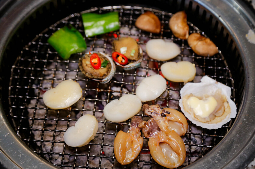 桃園燒肉饗宴每人599起隨你點~必點比臉大牛排．安格斯16oz嫩肩牛排、澳洲M9和牛~夜晚九點後免費升級飲品．Oh ! Yaki 精緻燒肉吃到飽-中壢店|