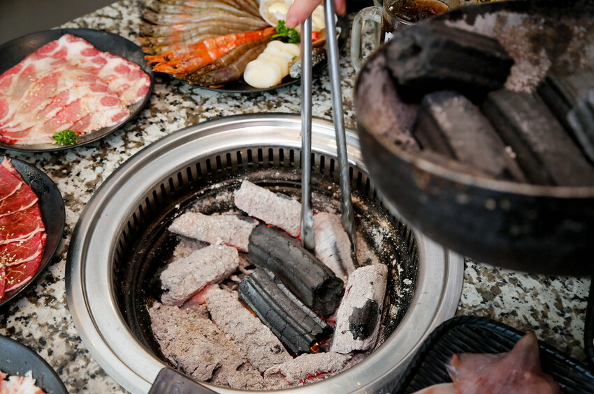 桃園燒肉饗宴每人599起隨你點~必點比臉大牛排．安格斯16oz嫩肩牛排、澳洲M9和牛~夜晚九點後免費升級飲品．Oh ! Yaki 精緻燒肉吃到飽-中壢店|