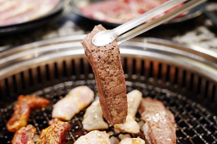 平日超值饗宴才599元！晚上9點後啤酒調酒無限暢飲～