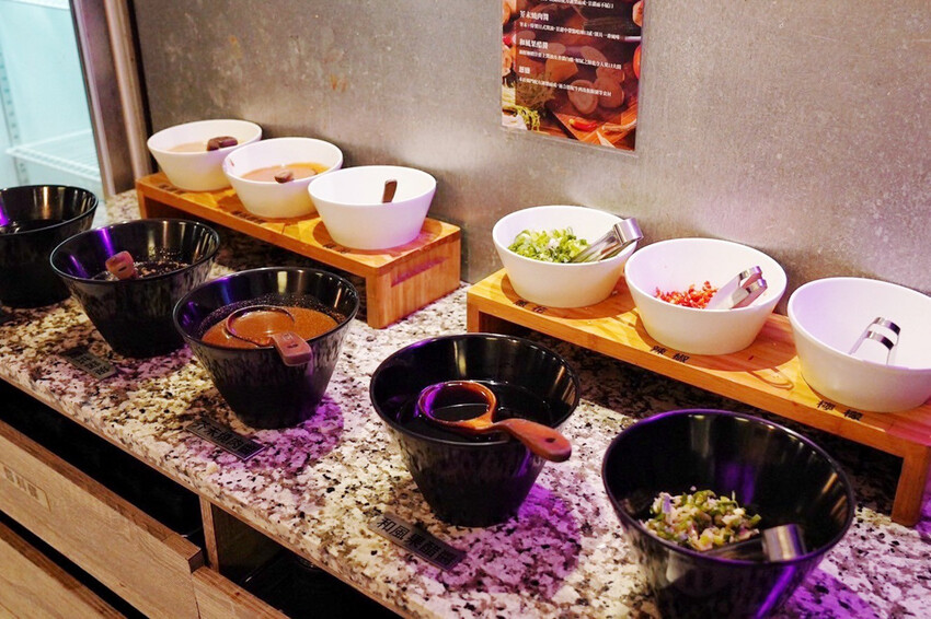 平日超值饗宴才599元！晚上9點後啤酒調酒無限暢飲～