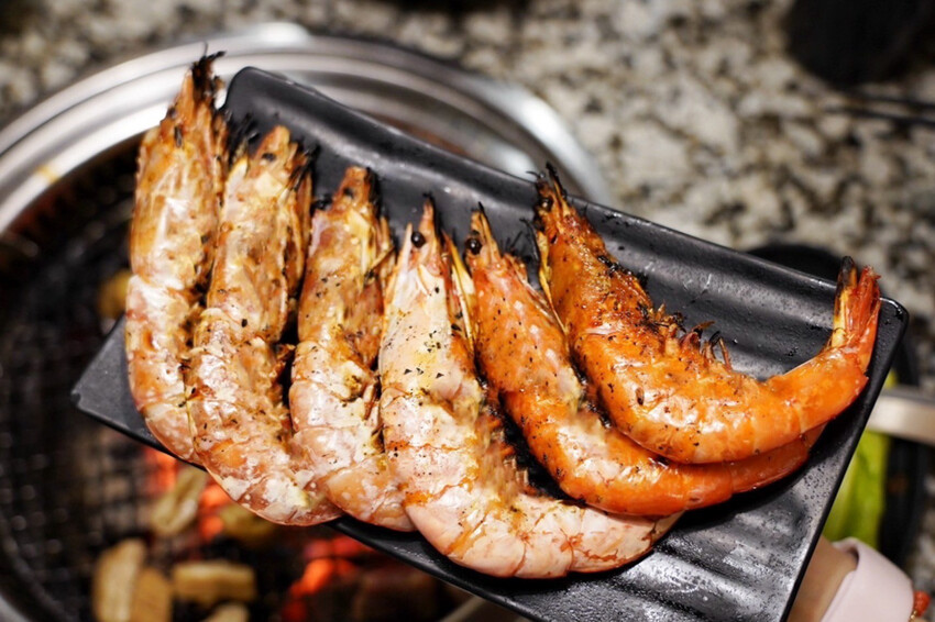 平日超值饗宴才599元！晚上9點後啤酒調酒無限暢飲～