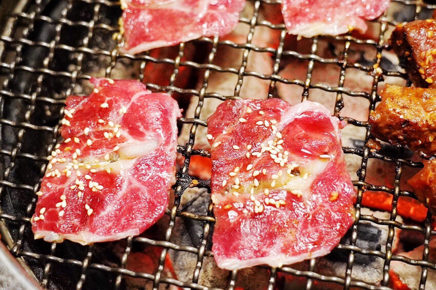 平日超值饗宴才599元！晚上9點後啤酒調酒無限暢飲～