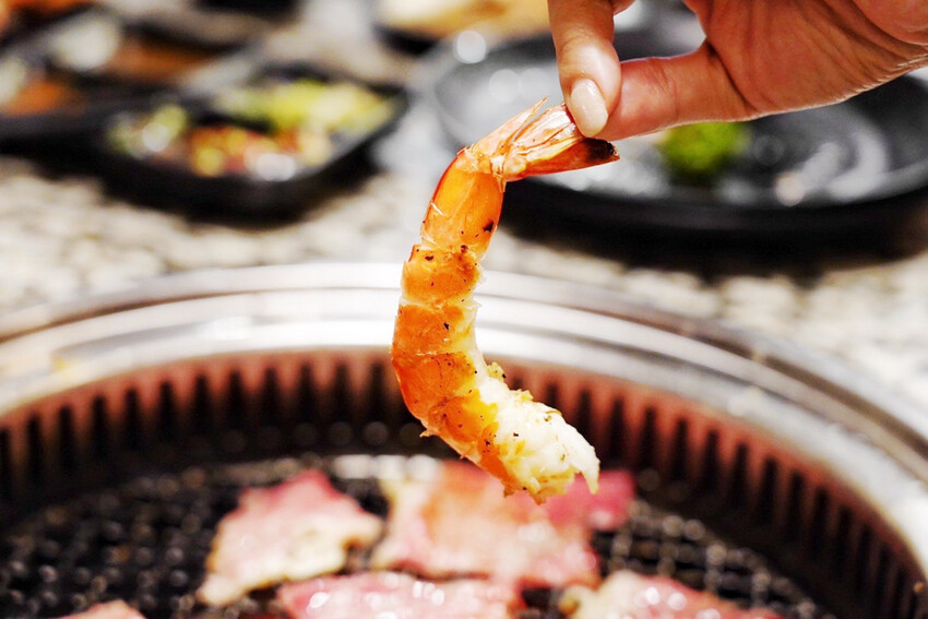 平日超值饗宴才599元！晚上9點後啤酒調酒無限暢飲～