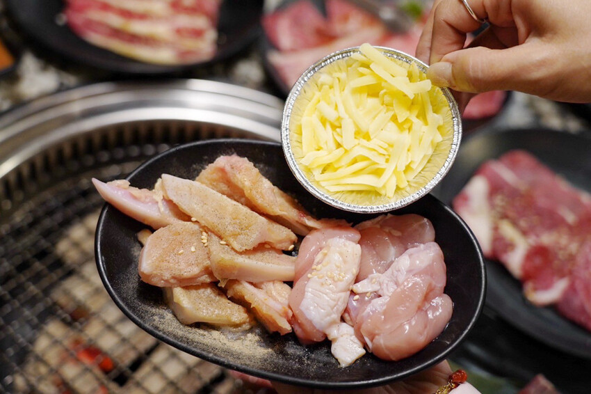 平日超值饗宴才599元！晚上9點後啤酒調酒無限暢飲～