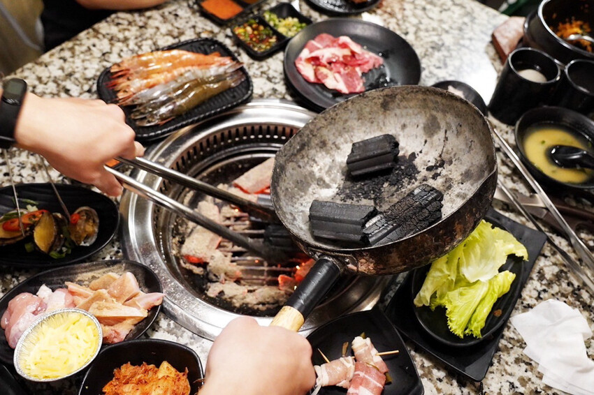 平日超值饗宴才599元！晚上9點後啤酒調酒無限暢飲～