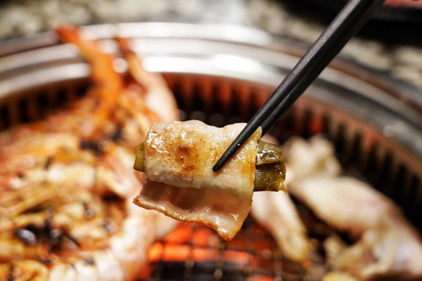 平日超值饗宴才599元！晚上9點後啤酒調酒無限暢飲～