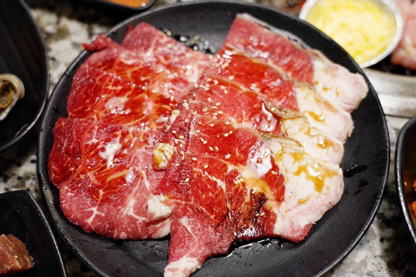 平日超值饗宴才599元！晚上9點後啤酒調酒無限暢飲～