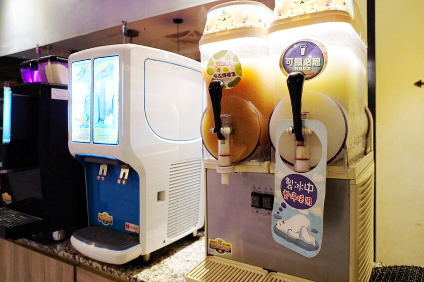 平日超值饗宴才599元！晚上9點後啤酒調酒無限暢飲～