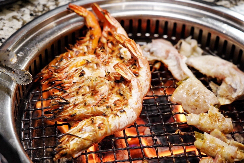 平日超值饗宴才599元！晚上9點後啤酒調酒無限暢飲～