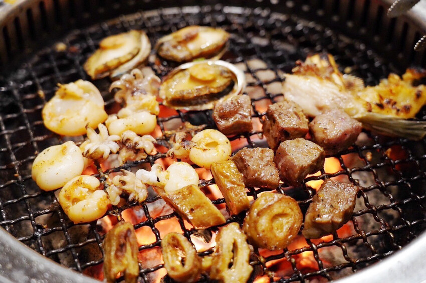 平日超值饗宴才599元！晚上9點後啤酒調酒無限暢飲～