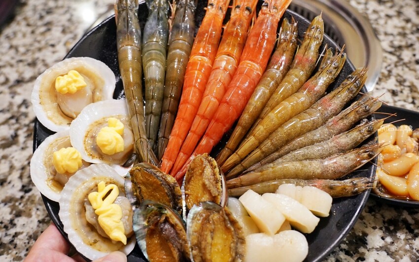 中壢燒肉吃到飽激推Oh ! Yaki!高CP值戰斧豬排 牛排學生也愛來。