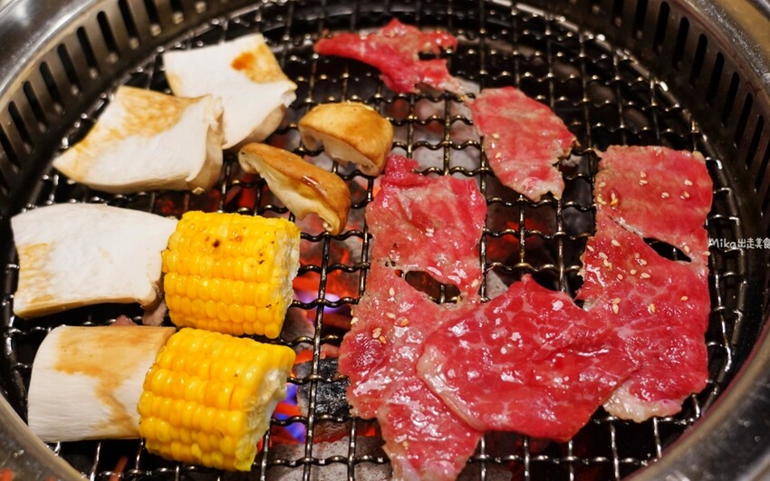 中壢燒肉吃到飽激推Oh ! Yaki!高CP值戰斧豬排 牛排學生也愛來。