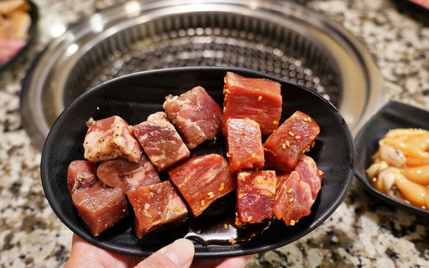 中壢燒肉吃到飽激推Oh ! Yaki!高CP值戰斧豬排 牛排學生也愛來。