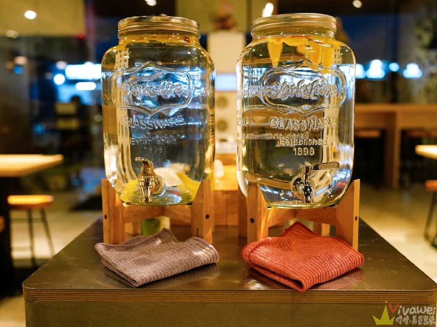 【牛山．牛肉麵．燒肉飯】平日開店前一小時就已大排長龍！現煮牛肉麵和超好吃的現烤燒肉飯～有夠銷魂的啦！