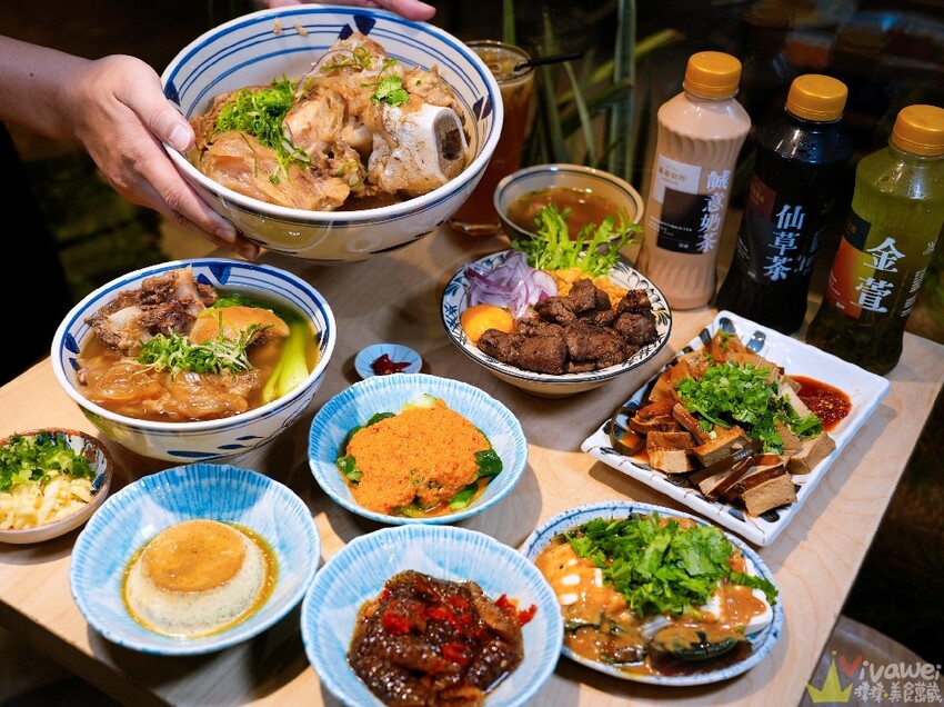 【牛山．牛肉麵．燒肉飯】平日開店前一小時就已大排長龍！現煮牛肉麵和超好吃的現烤燒肉飯～有夠銷魂的啦！