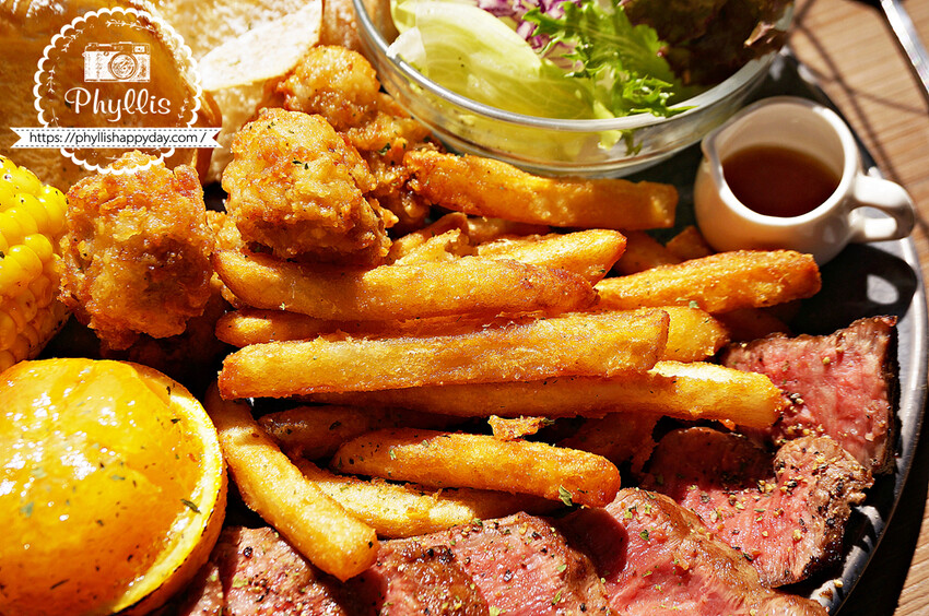 森林系餐廳『慕泥灰咖啡文創店』｜台中最受歡迎的IG人氣餐廳｜台中老宅早午餐｜餐點精緻有特色份量多｜大推「雞牛特工隊」套餐 - 相片中的菲莉絲