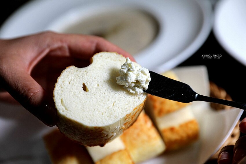 台中市大肚區秒飛希臘！隱居山林地中海風情藍白建築 一星級餐廳岩燒料理 不預約吃不到｜嵐會館(台中親子餐廳推薦、寵物