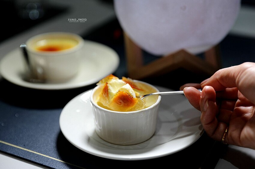 台中市大肚區秒飛希臘！隱居山林地中海風情藍白建築 一星級餐廳岩燒料理 不預約吃不到｜嵐會館(台中親子餐廳推薦、寵物