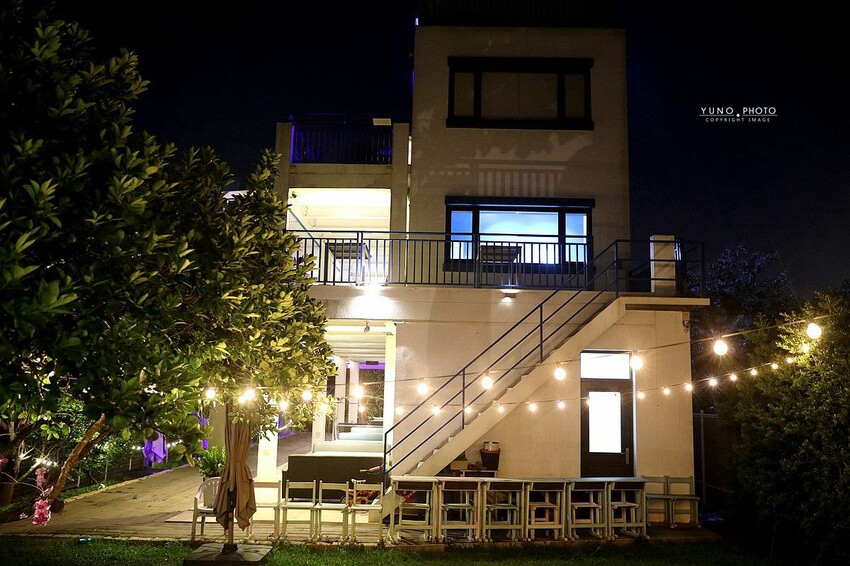 台中市大肚區秒飛希臘！隱居山林地中海風情藍白建築 一星級餐廳岩燒料理 不預約吃不到｜嵐會館(台中親子餐廳推薦、寵物