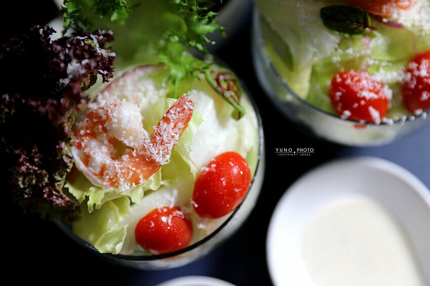 台中市大肚區秒飛希臘！隱居山林地中海風情藍白建築 一星級餐廳岩燒料理 不預約吃不到｜嵐會館(台中親子餐廳推薦、寵物