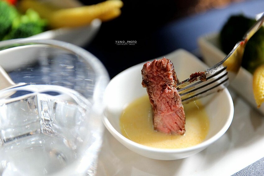 台中市大肚區秒飛希臘！隱居山林地中海風情藍白建築 一星級餐廳岩燒料理 不預約吃不到｜嵐會館(台中親子餐廳推薦、寵物