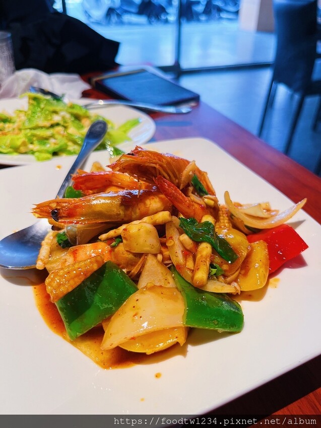 [台北泰式]內湖區港墘站「銀象雲泰美食館」新開幕平價料多多給