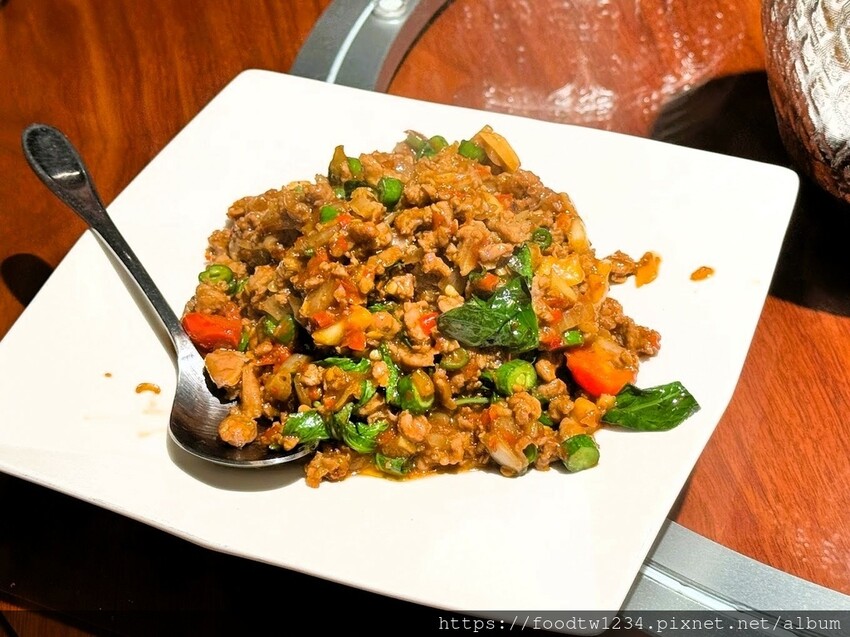 [台北泰式]內湖區港墘站「銀象雲泰美食館」新開幕平價料多多給