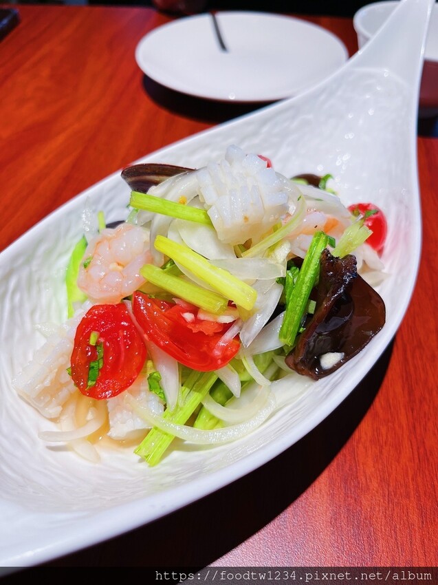 [台北泰式]內湖區港墘站「銀象雲泰美食館」新開幕平價料多多給