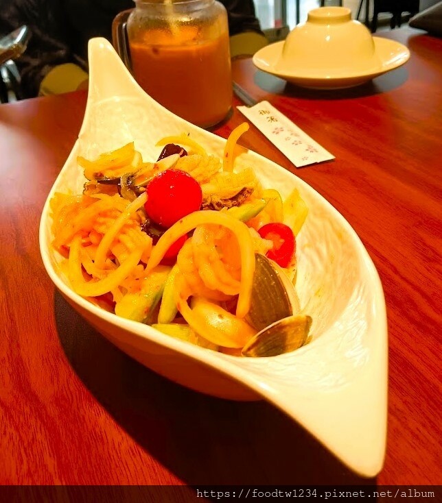 [台北泰式]內湖區港墘站「銀象雲泰美食館」新開幕平價料多多給