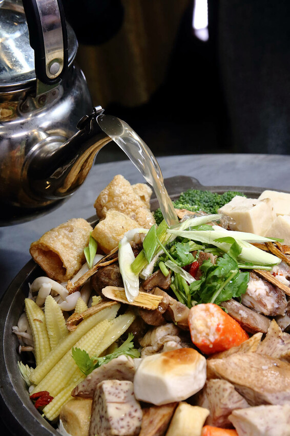 熱鬧滾滾的尾牙祭開跑囉〜宸軒園粵菜海鮮中興店,辦桌只要880