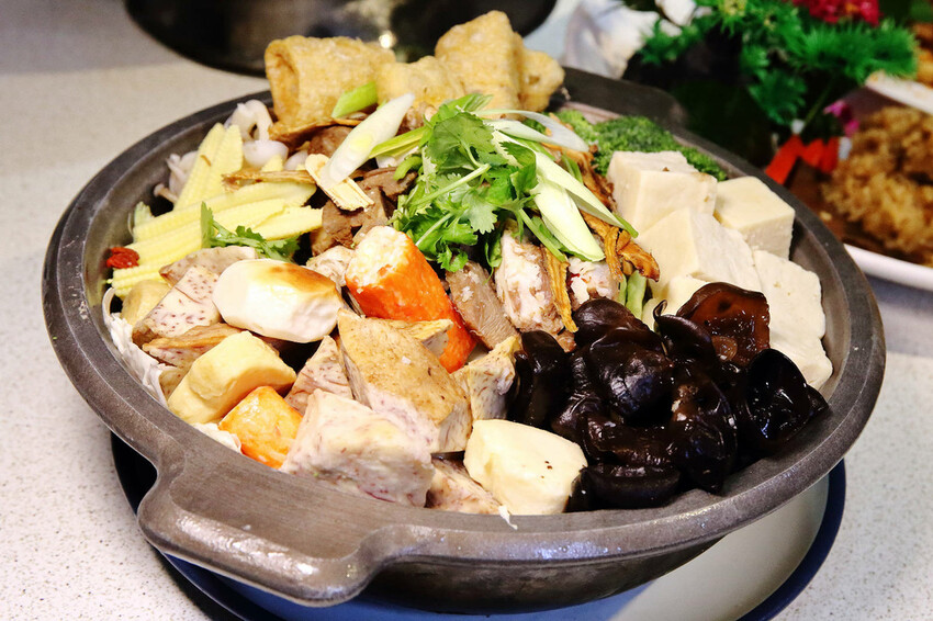 熱鬧滾滾的尾牙祭開跑囉〜宸軒園粵菜海鮮中興店,辦桌只要880